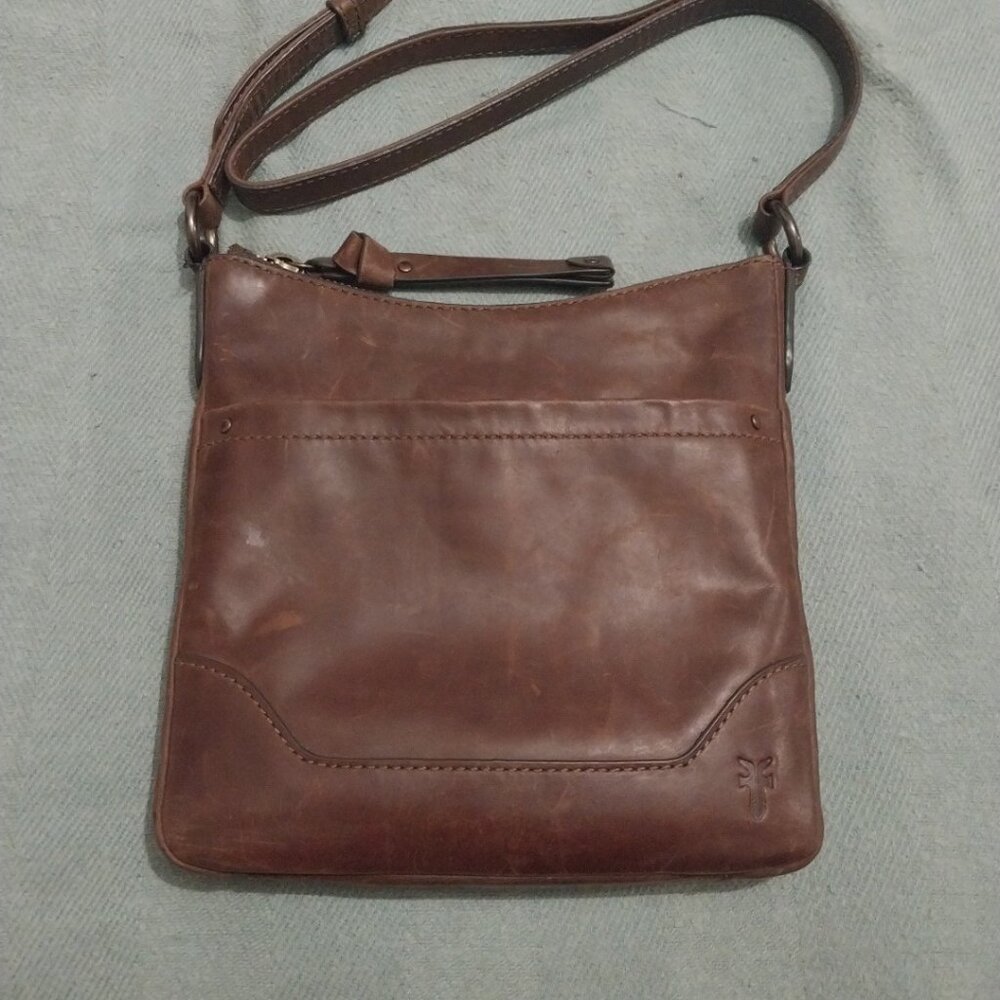 Melissa Frye crossbody swing pack